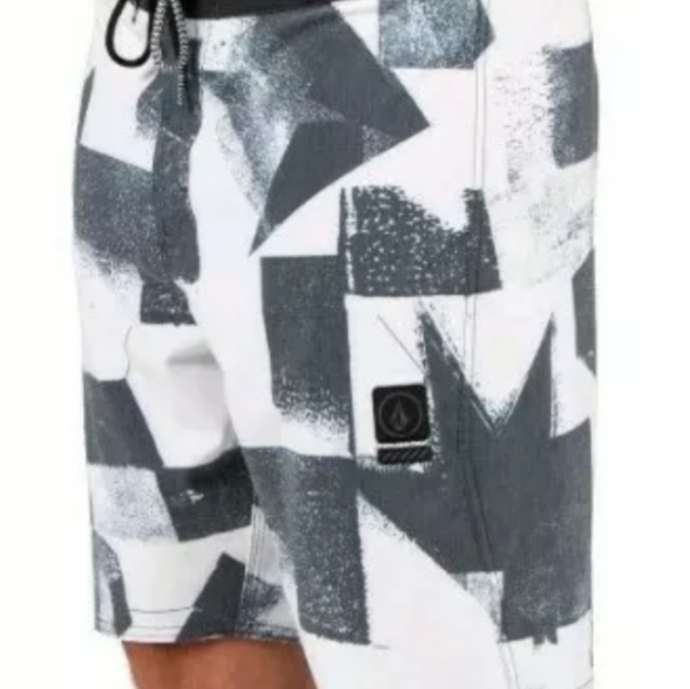 Volcom board shorts size 32. New with tags.